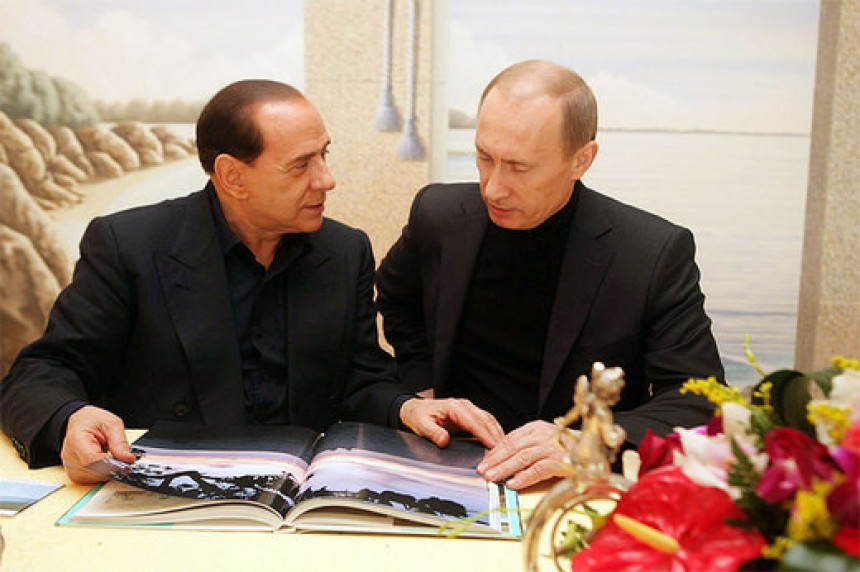 Путин и Берлускони одмарали у Сибиру