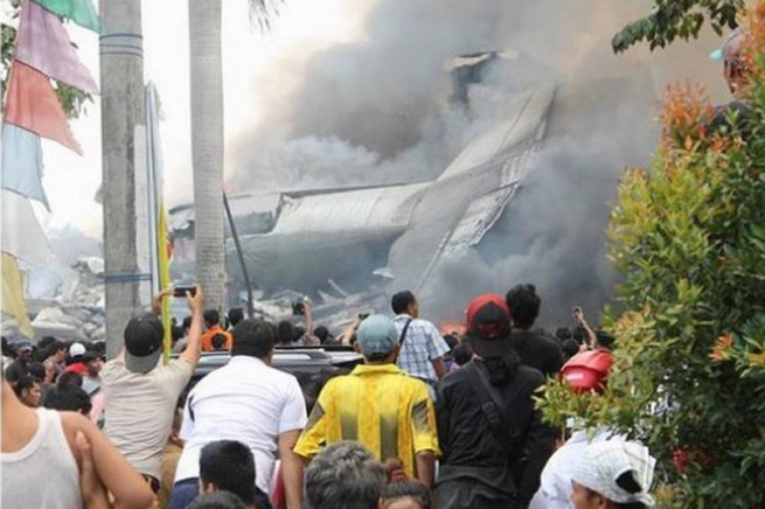 U nesreći na Sumatri poginulo 113 ljudi