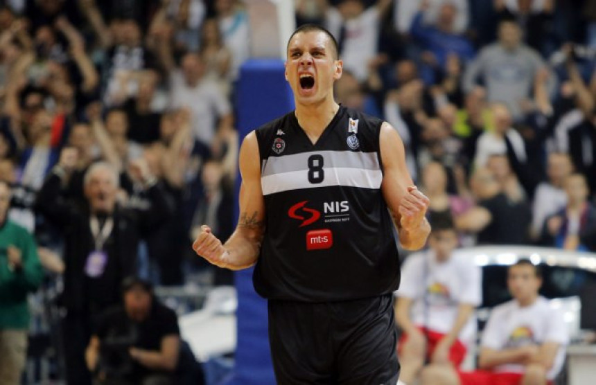 Pavlović potpisao za PAO!