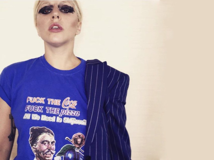 Lejdi Gaga se hvali majicom iz Srbije