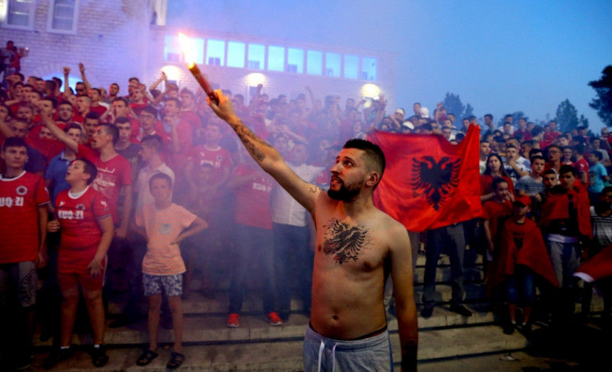 Албанци масовно ''славили побједу'' над Србијом!!!