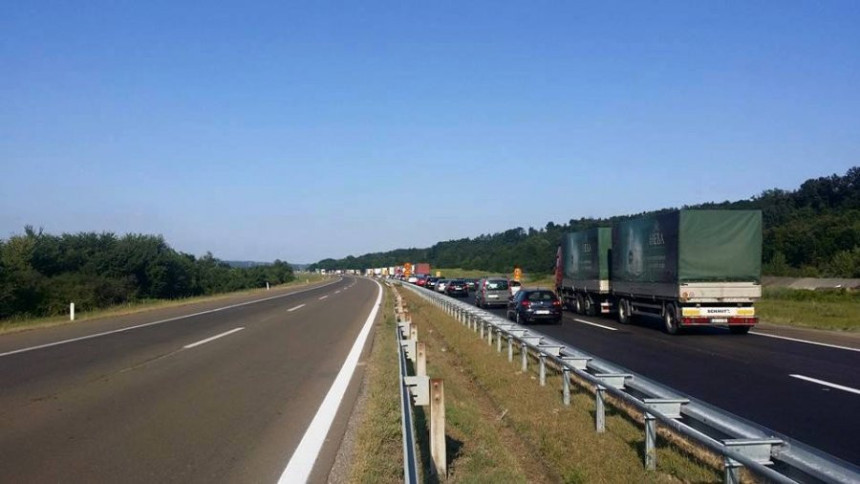 Kilometarska kolona na autoputu Beograd-Niš