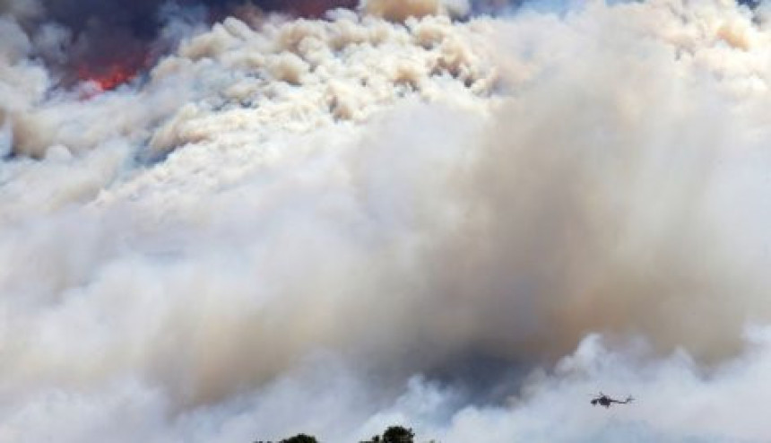 Bukte požari u Grčkoj evakuisana naselja