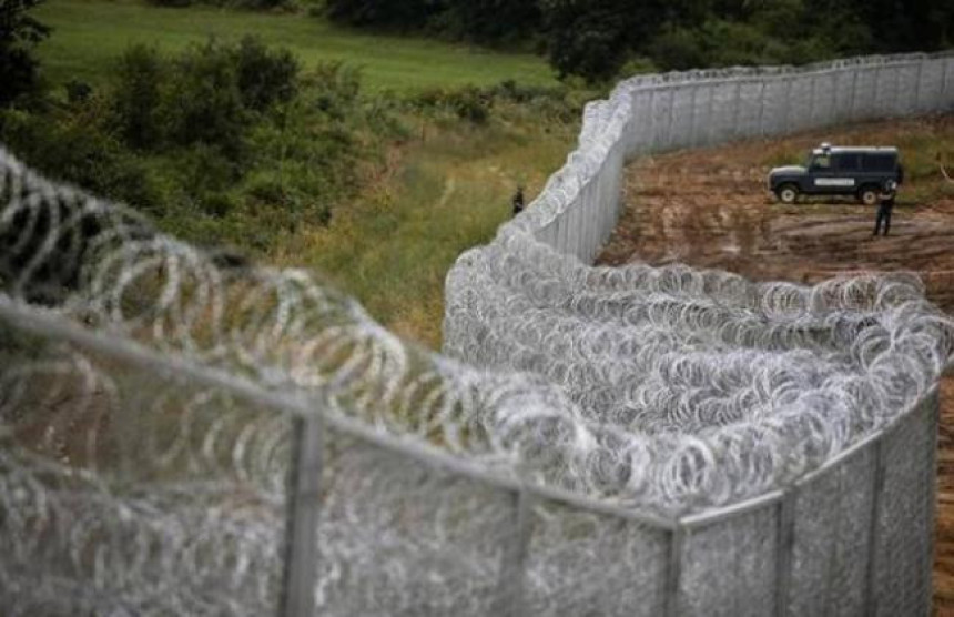 Zid šalje izbjeglice prema Hrvatskoj i BiH