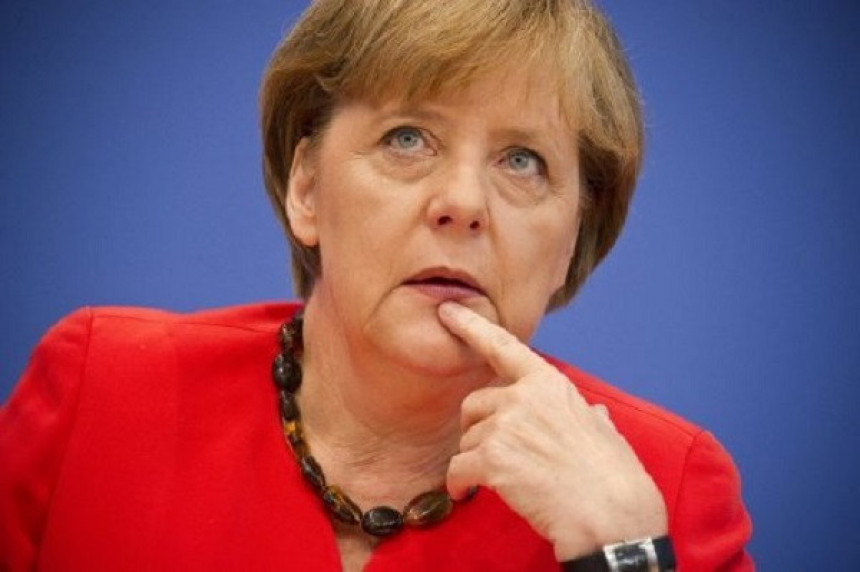 Меркел не опрашта дугове Грчкој