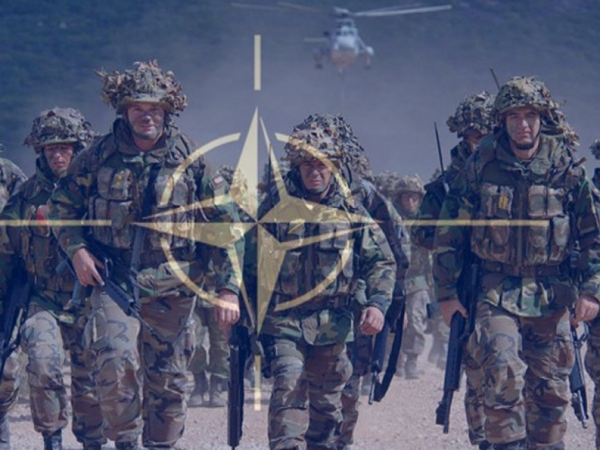 Србија прилази НАТО-у, Русија спремна за рат
