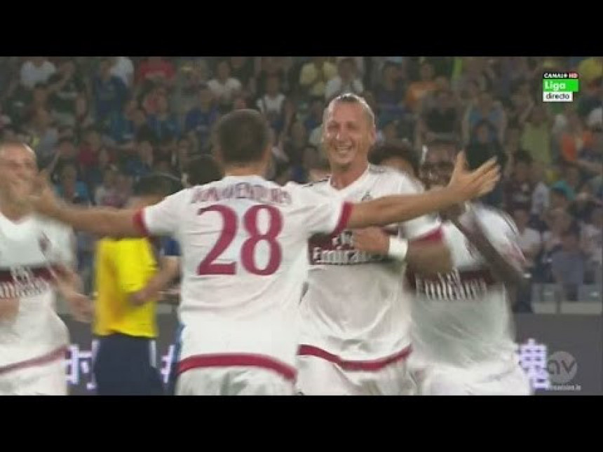 Video: Au, kakav gol Meksesa za trijumf Milana nad Interom!