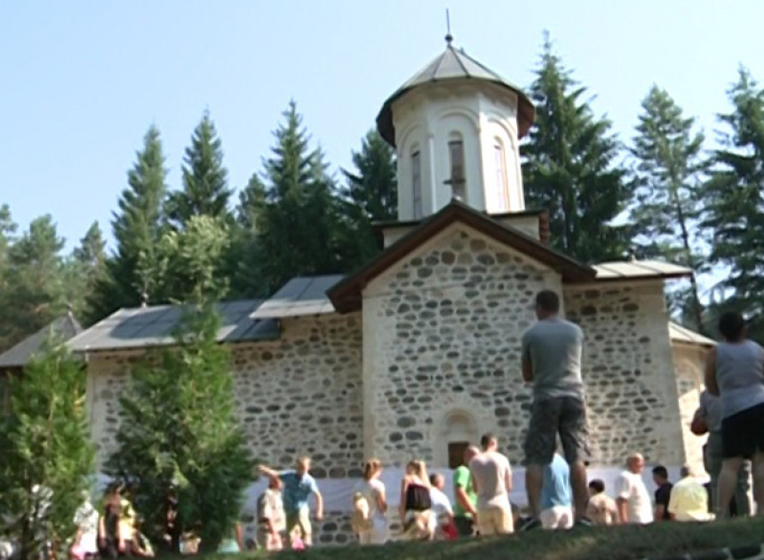 Освештан православни манастир на Озрену
