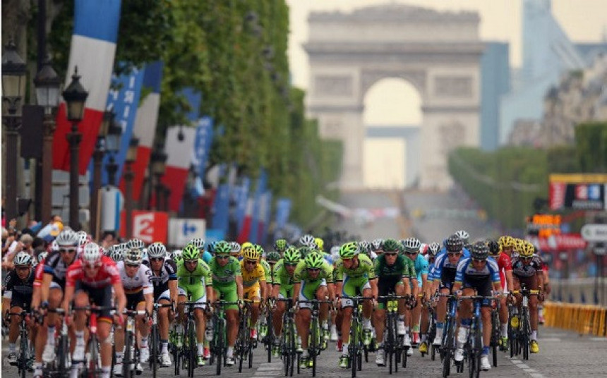 Париз: Пуцњава на траси Тур де Франса