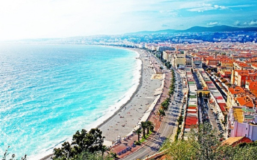 Francuska: Zatvaraju plažu zbog kralja