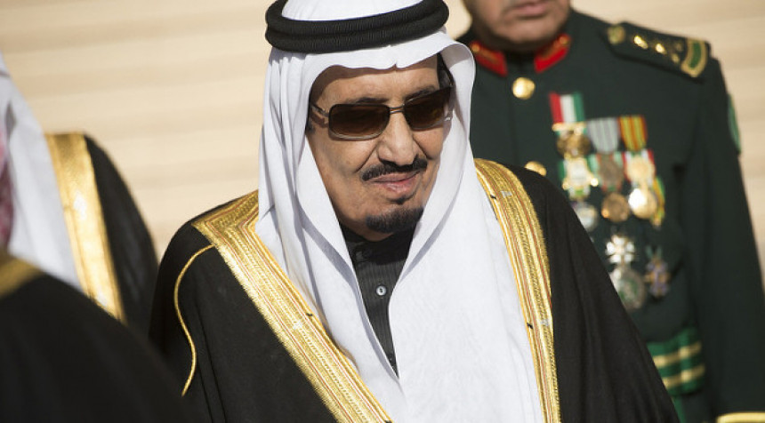 Саудијски краљ на одмор повео 700 људи
