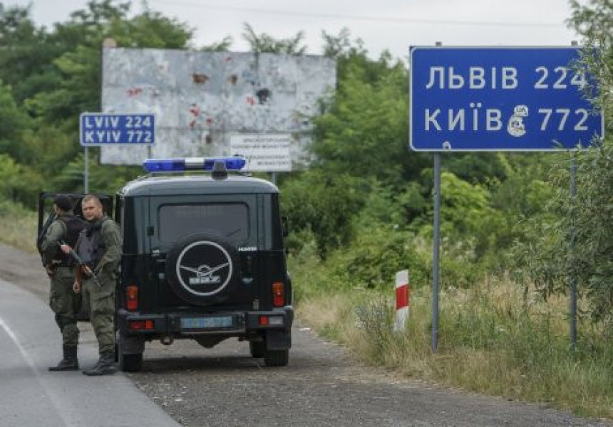 Украјински полицајац пуцао на Руса који се фотографисао на граници