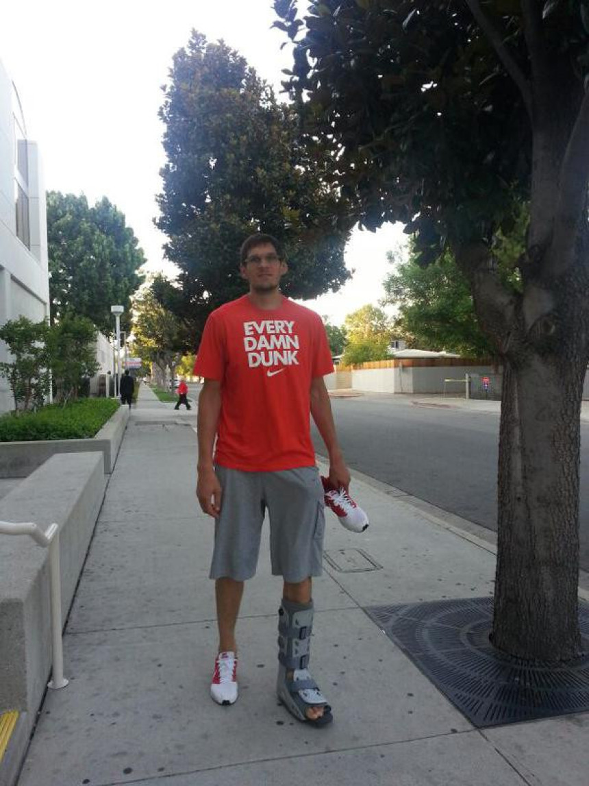 Bobiju odmah stavljena "čizma" na nogu!