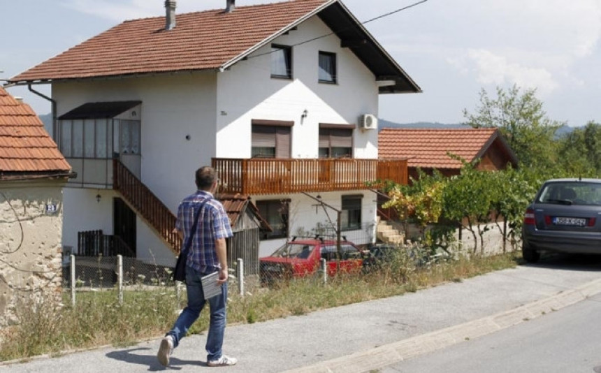 Čisteći pušku ranio majku u glavu