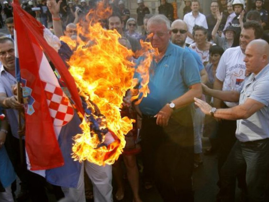 Blokada u Beogradu: Šešelj pali šahovnicu!