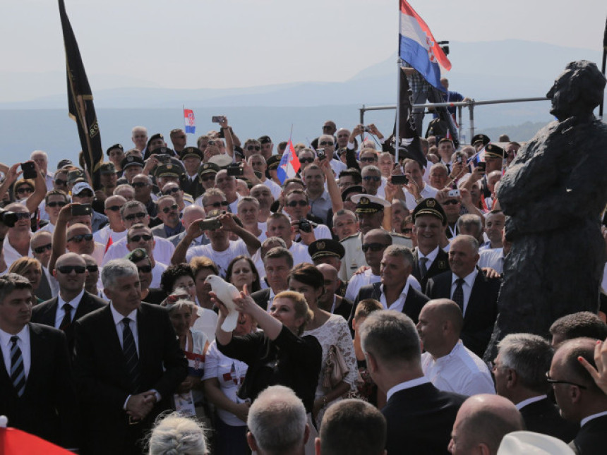 Majke Srebrenice i Čović "slavili" u Kninu