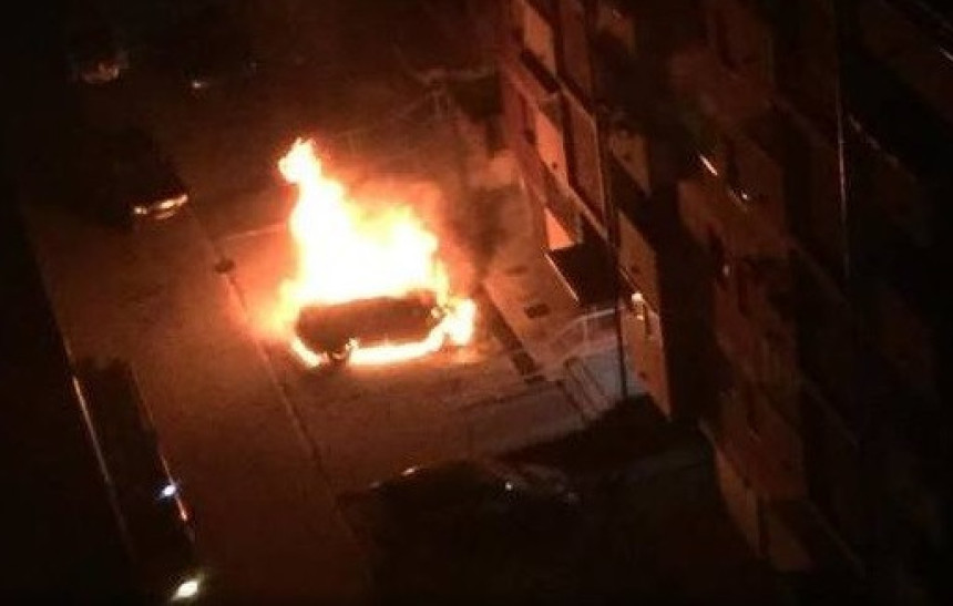 У Сарајеву поново ноћас горио аутомобил