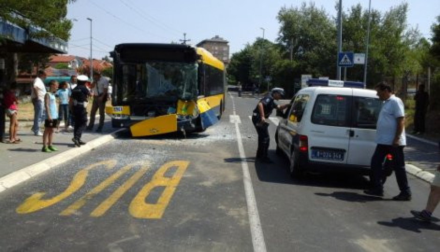 Судар аутобуса, више од 20 повријеђених