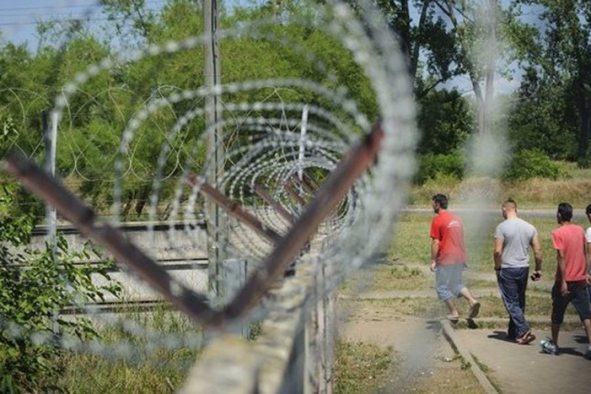 Пао мађарски зид: Мигранти исјекли ограду
