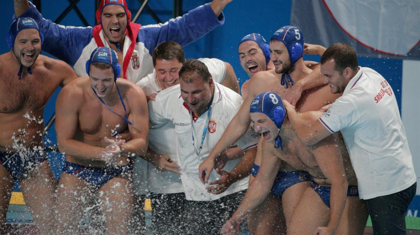 Savića ipak niko nije smio ''baciti'' u bazen!