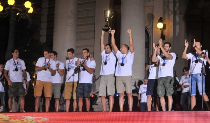 Kako su Srbi dočekali zlatne vaterpoliste?!