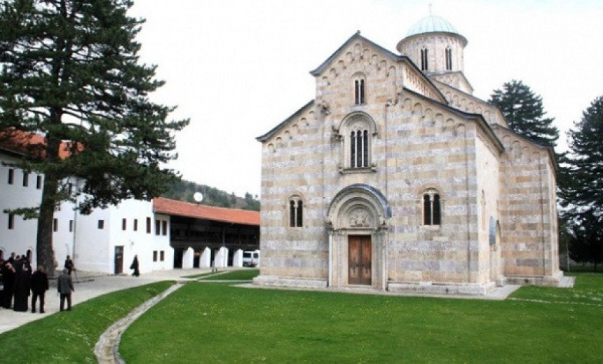 Моћници дробе Српску православну цркву