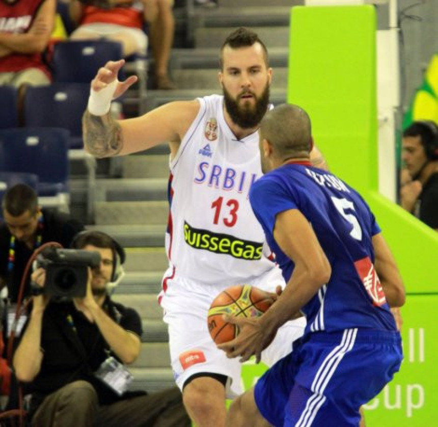 "Orlovi" lako sa prvakom Evrope! Francuzima ne pomažu ni NBA zvezde!