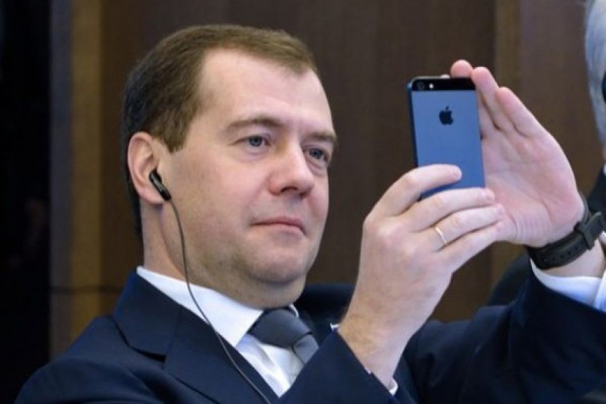 Instagram: Milioni "prate" Medvedeva 