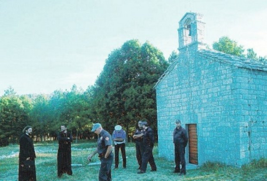 Црногорска полиција спријечила литургију СПЦ