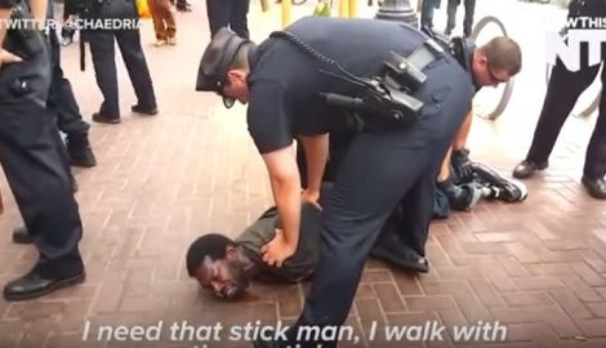 SAD: 14 policajaca hapsilo crnca bez noge