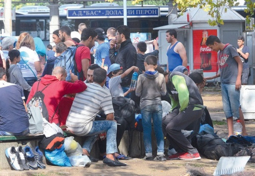 Мигранти одлазе из центра Београда
