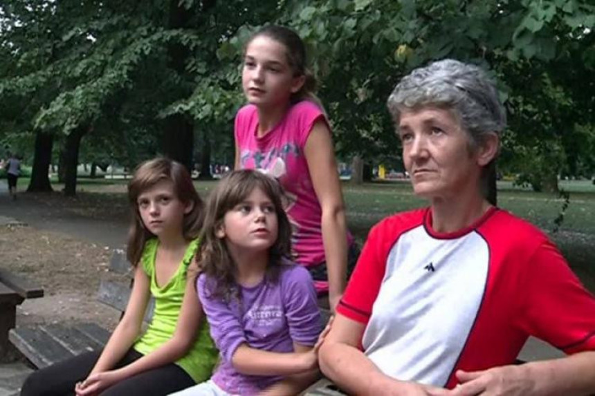 One spavaju u parku!