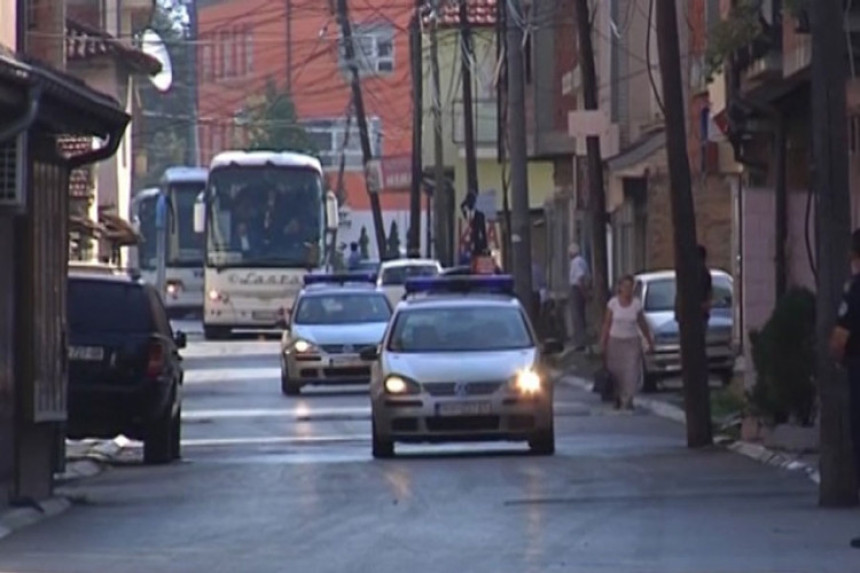 Đakovica: Albanci probili kordon policije