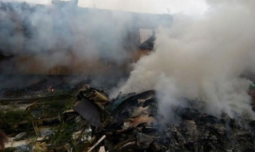 Војни авион пао на кућу - седам погинулих