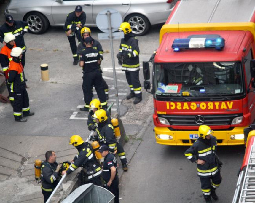 Od vatrogasaca ljudi traže i da im izvade zube iz šahta?!