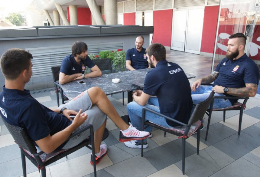 Кошаркаше Србије дочекале неспремне собе у Берлину!