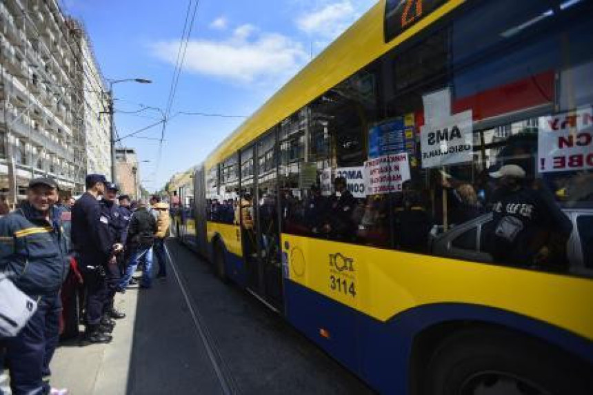 Napadnuti vozač dobio udarac u glavu