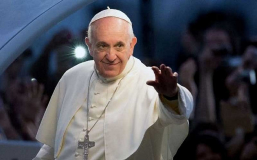 Rim: Papa Franjo u šopingu u centru grada 