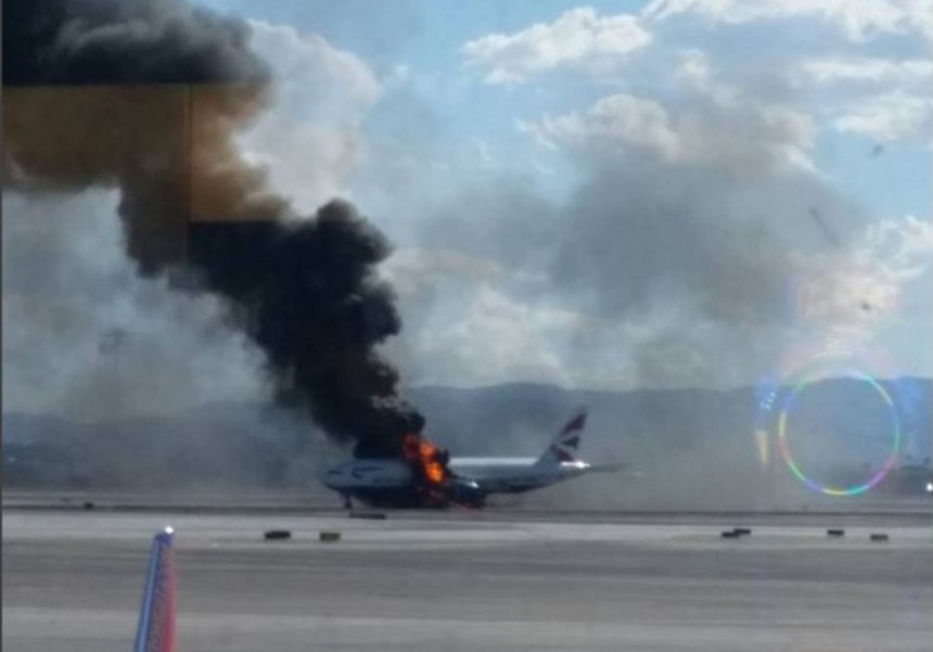 SAD: Zapalio se avion, 14 povrijeđenih