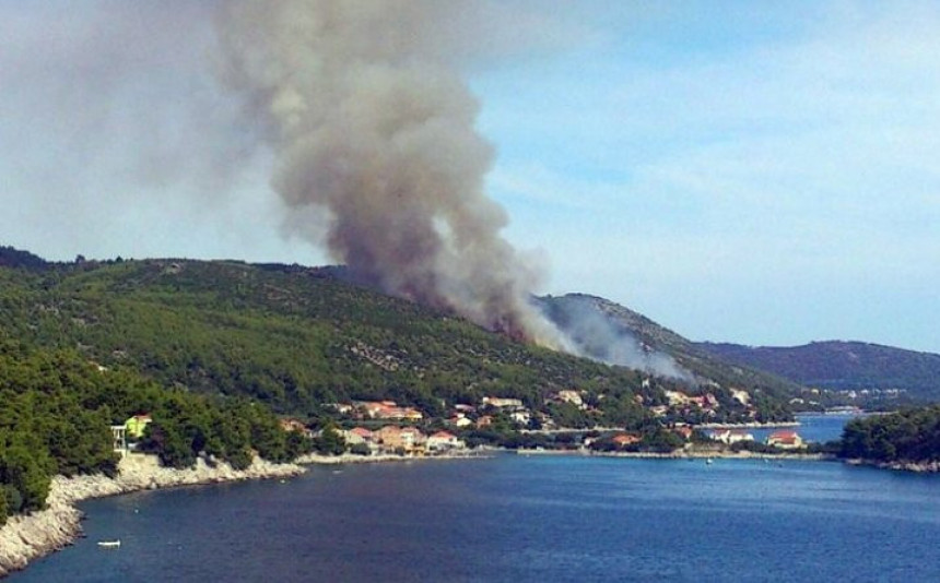 Dva požara: Gore Pelješac i Korčula