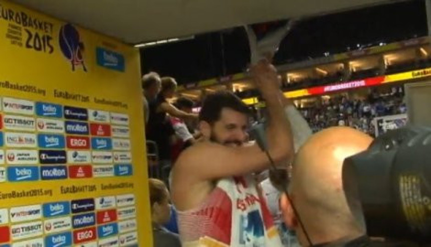 Mirotića zbog cepanja srpske zastave FIBA suspenduje sa EP-a?!