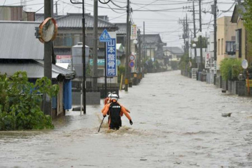 Japan: Evakuisano 100.000 ljudi 