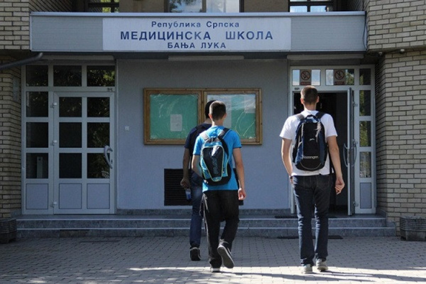 Почела контрола уписа у Медицинску школу