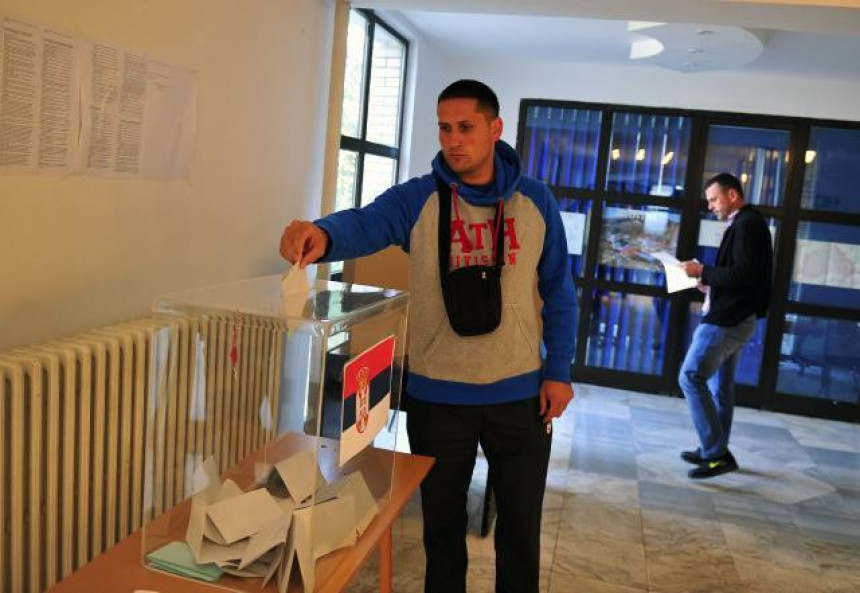 Albanci autobusima stižu na izbore