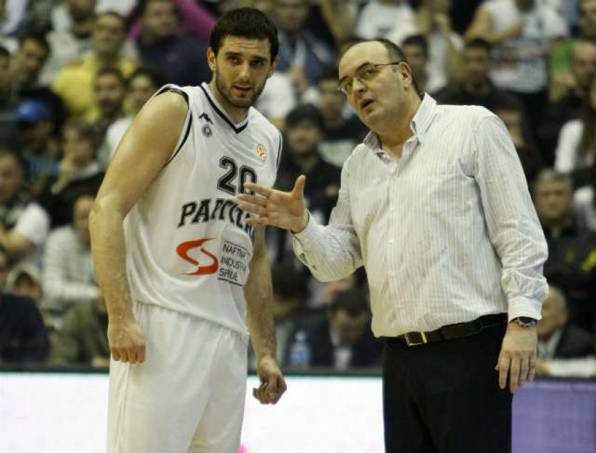 Na Partizanovoj klupi Božić Pera, istorija kaže biće trener alal vera!