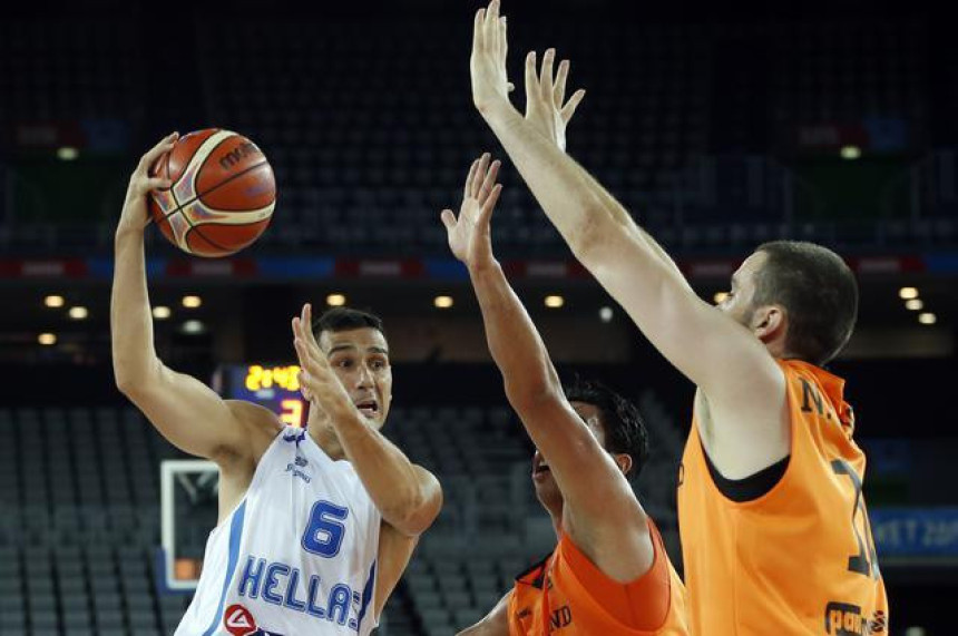 Povlače se i Zisis i Burusis!