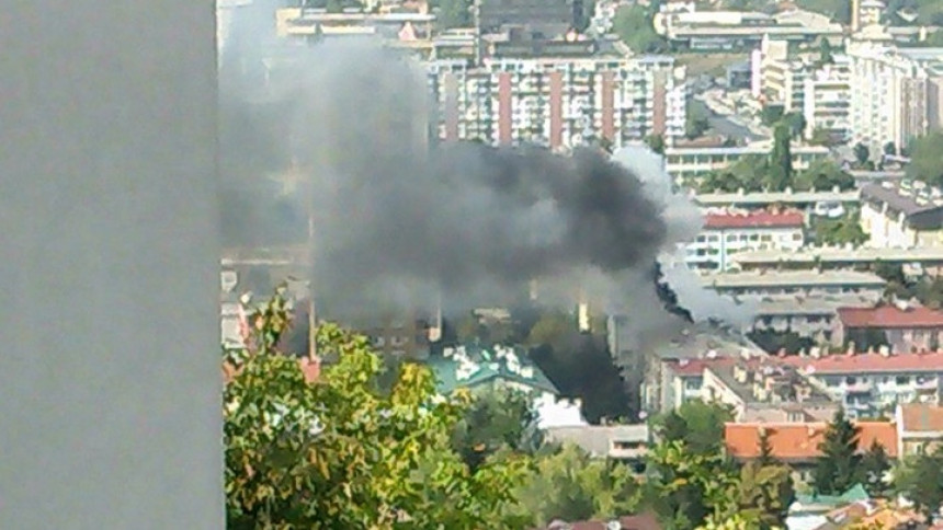 Eksplozija u Sarajevu: Gori stan i krov zgrade