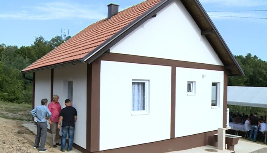Угљевик: Радници саградили кућу колеги