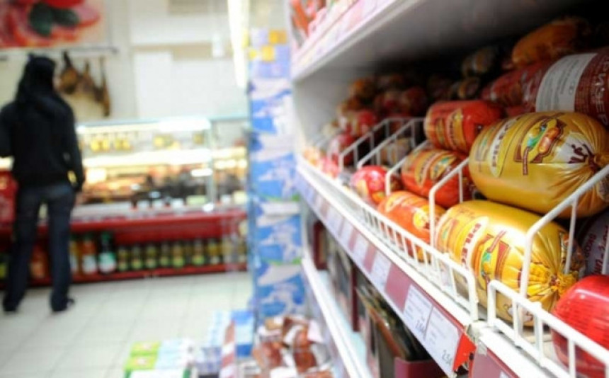 Pokvareno mlijeko i slatkiši na rafovima
