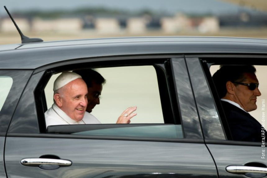 Papa se u Americi vozio u "fijatu 500L"
